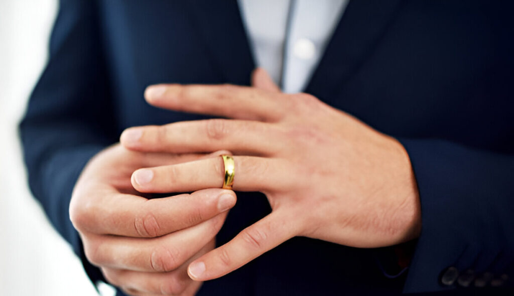 5 Tips To Choose the Perfect Solitaire Engagement Ring for Men